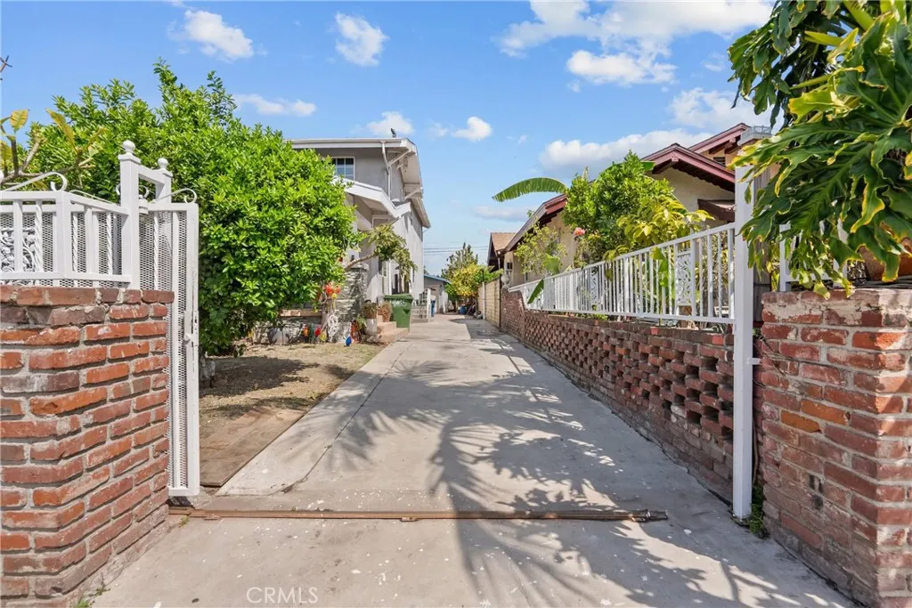 1435 W 50th Street, Los Angeles, California 90062 home-pic-23